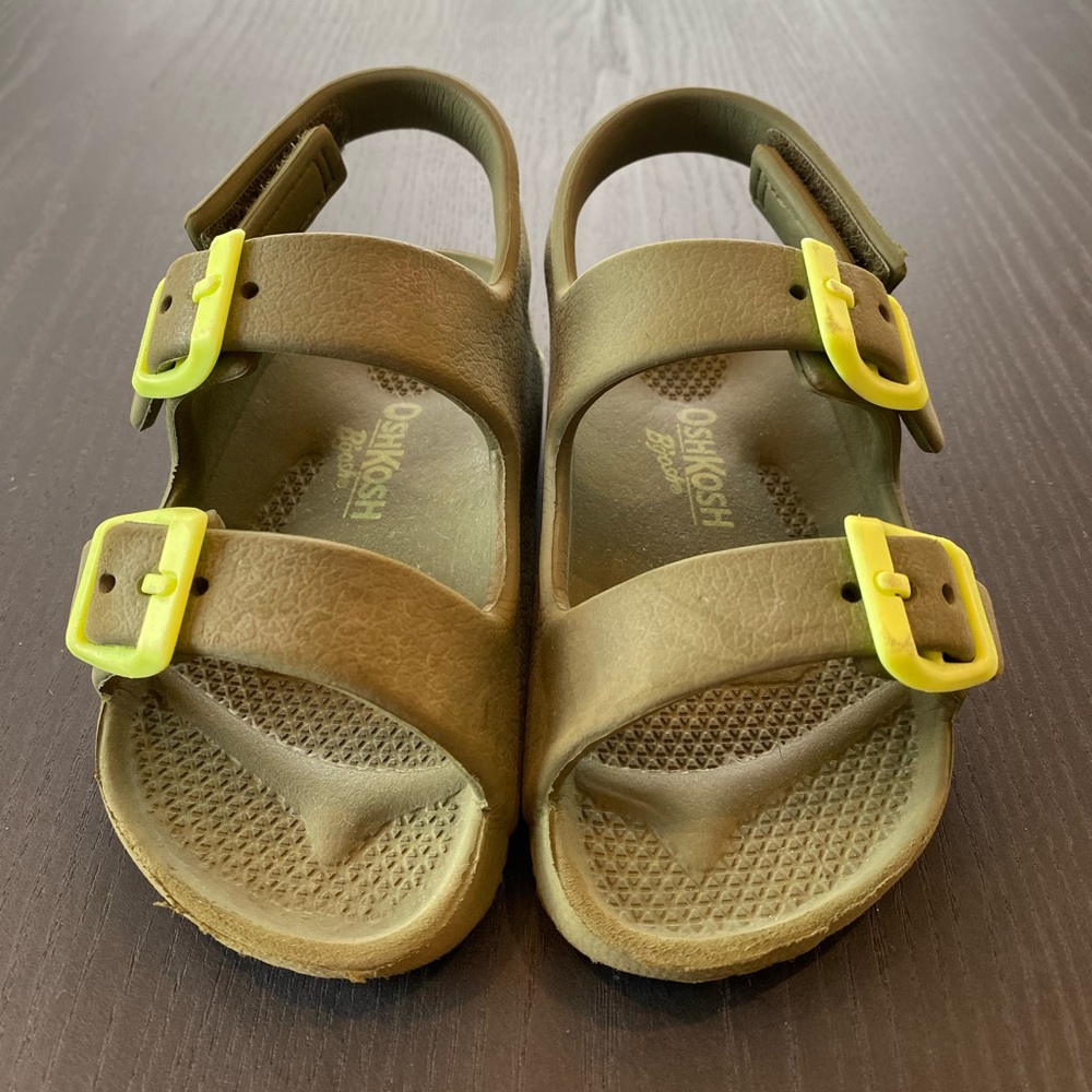 OshKosh B'gosh Kids Green Sandals Size 7M